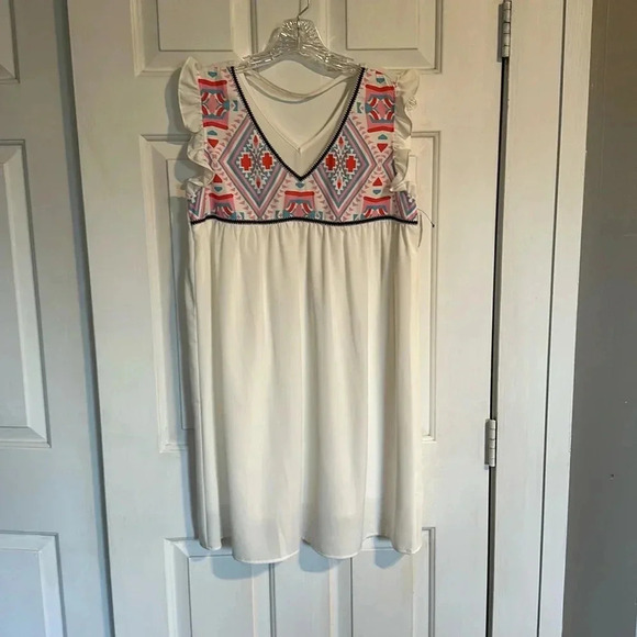 Dresses & Skirts - Boutique NWT White Dress Size Small